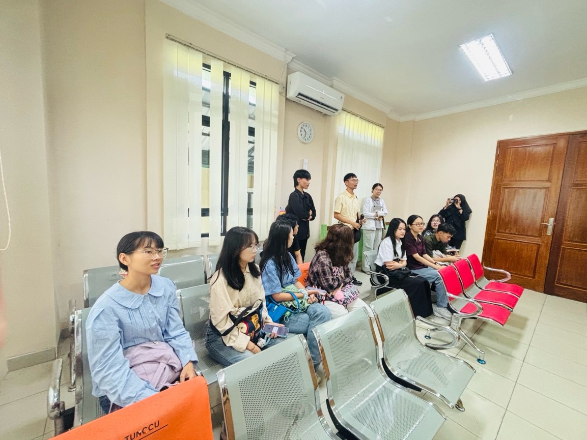 Suasana sidang dan penyambutan mahasiswa di Pengadilan Militer Pontianak