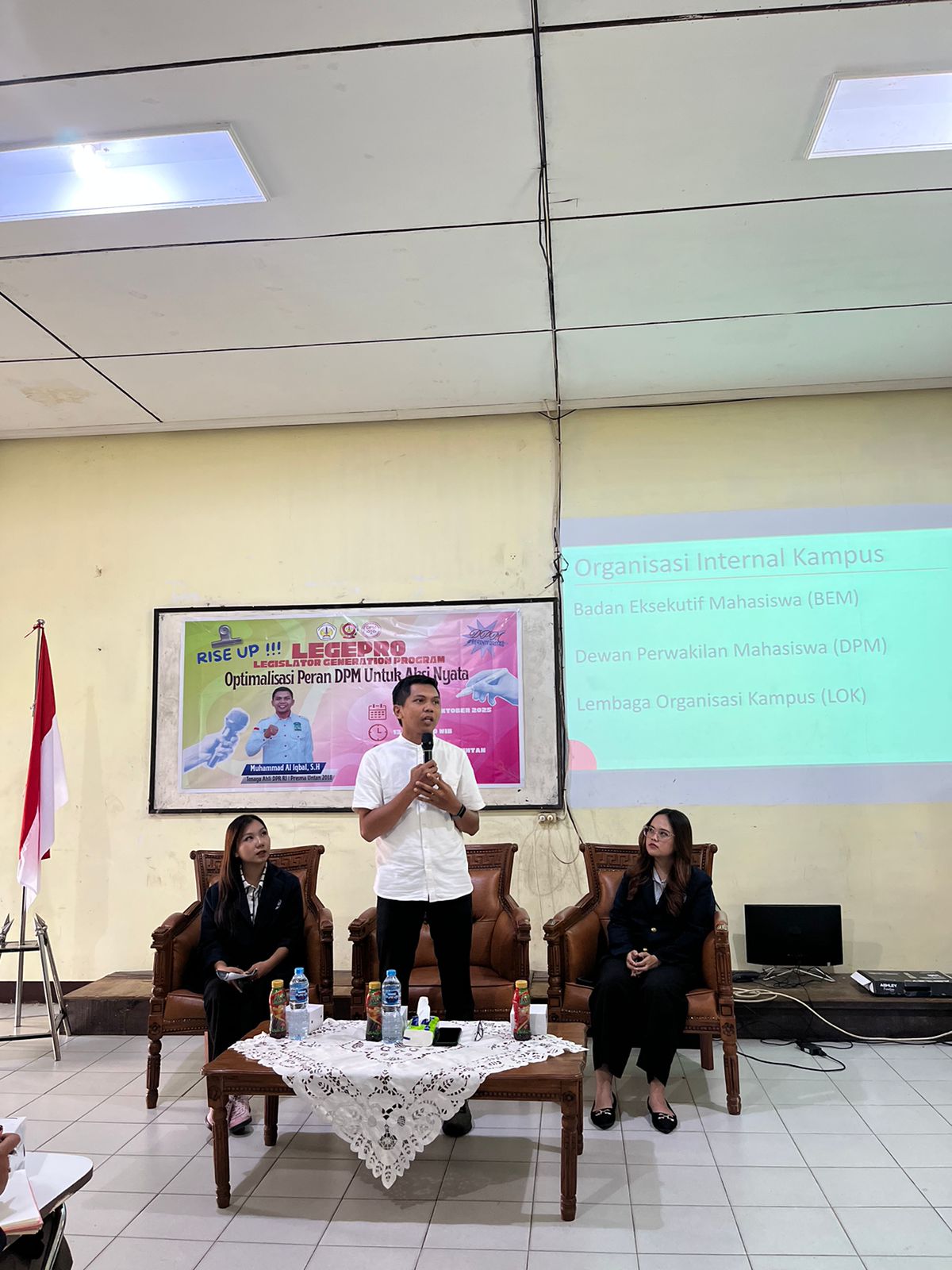 Sesi Diskusi DPM FH UNTAN