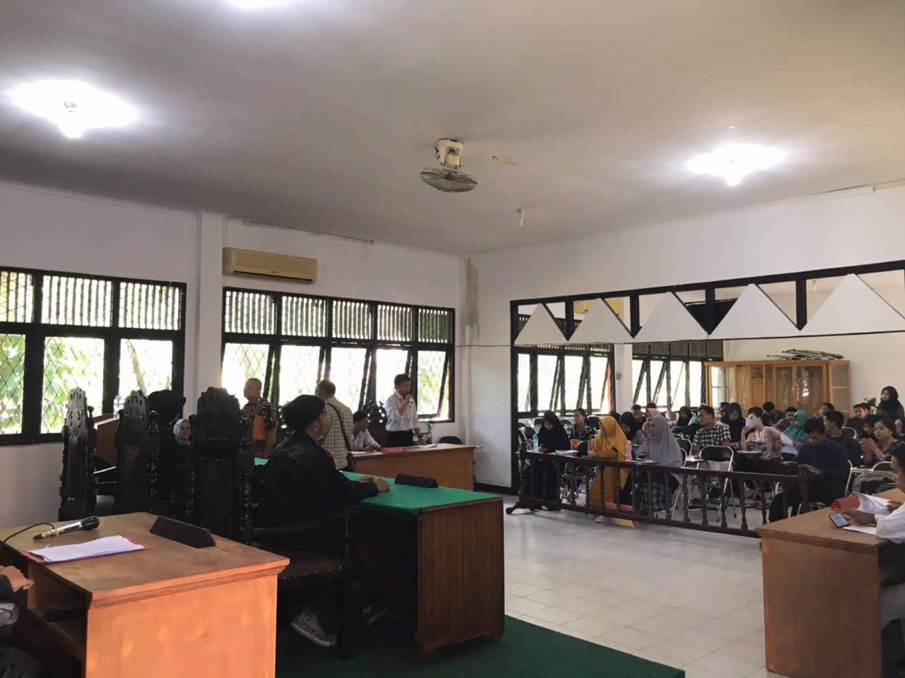 Simulasi sidang FH UNTAN Ruang Lama