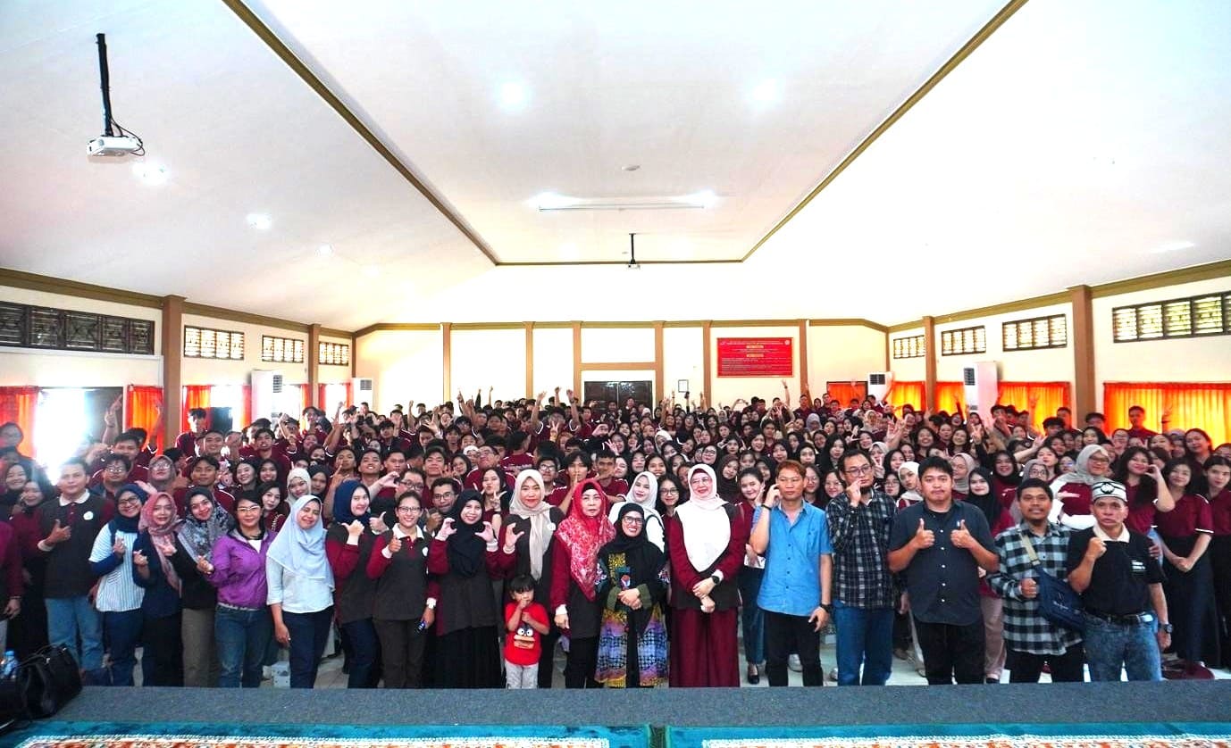 Foto Penutupan KKN dan Magang FH UNTAN 2025 — Foto Bersama Peserta