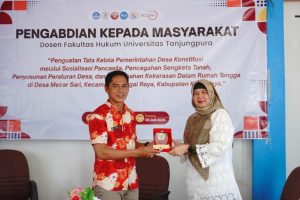 PKM FH Untan Perkuat Tata Kelola Pemerintahan Desa Konstitusi di Desa Mekar Sari1