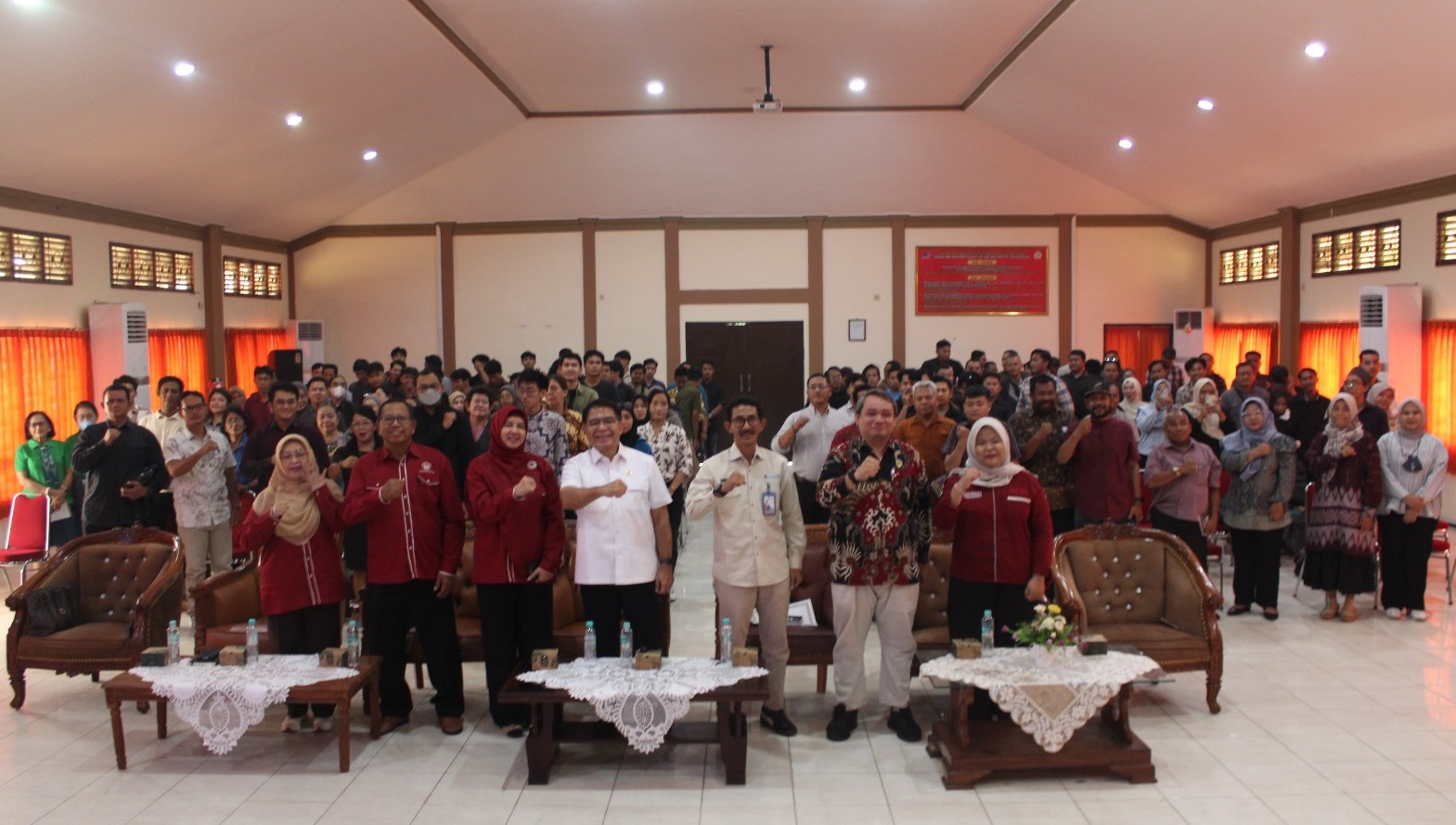 Keterangan singkat foto