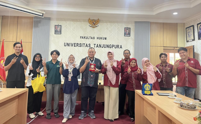 Keterangan singkat foto